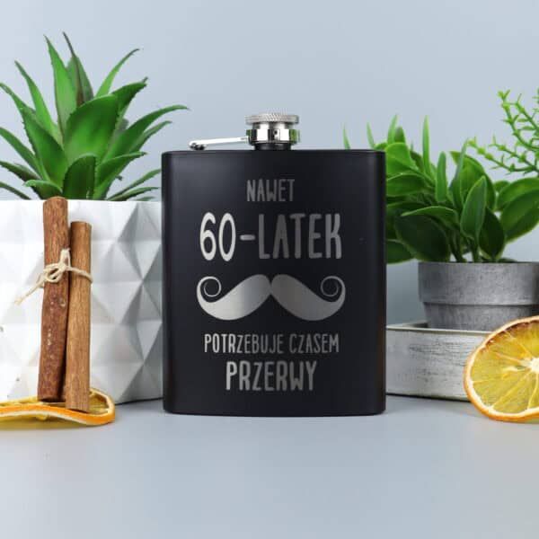 Piersiówka z grawerem na urodziny