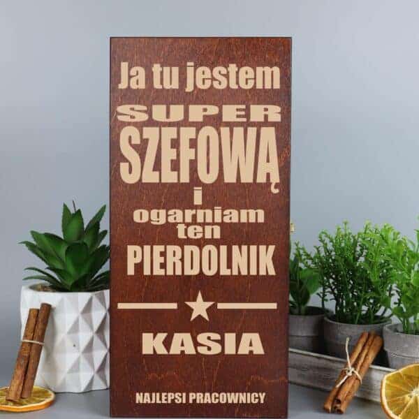 Prezent z grawerem skrzynka na whisky dla Szefowej