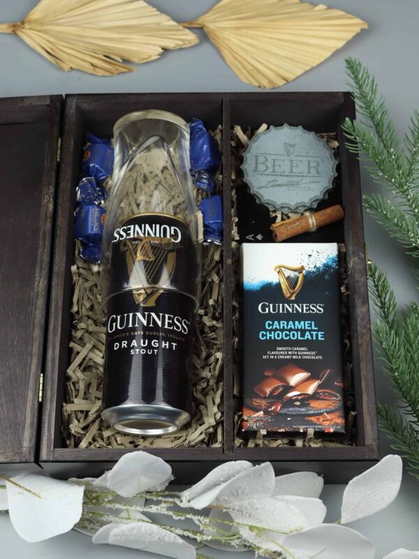 Zestaw prezentowy z piwem Guinness w skrzynce z grawerem
