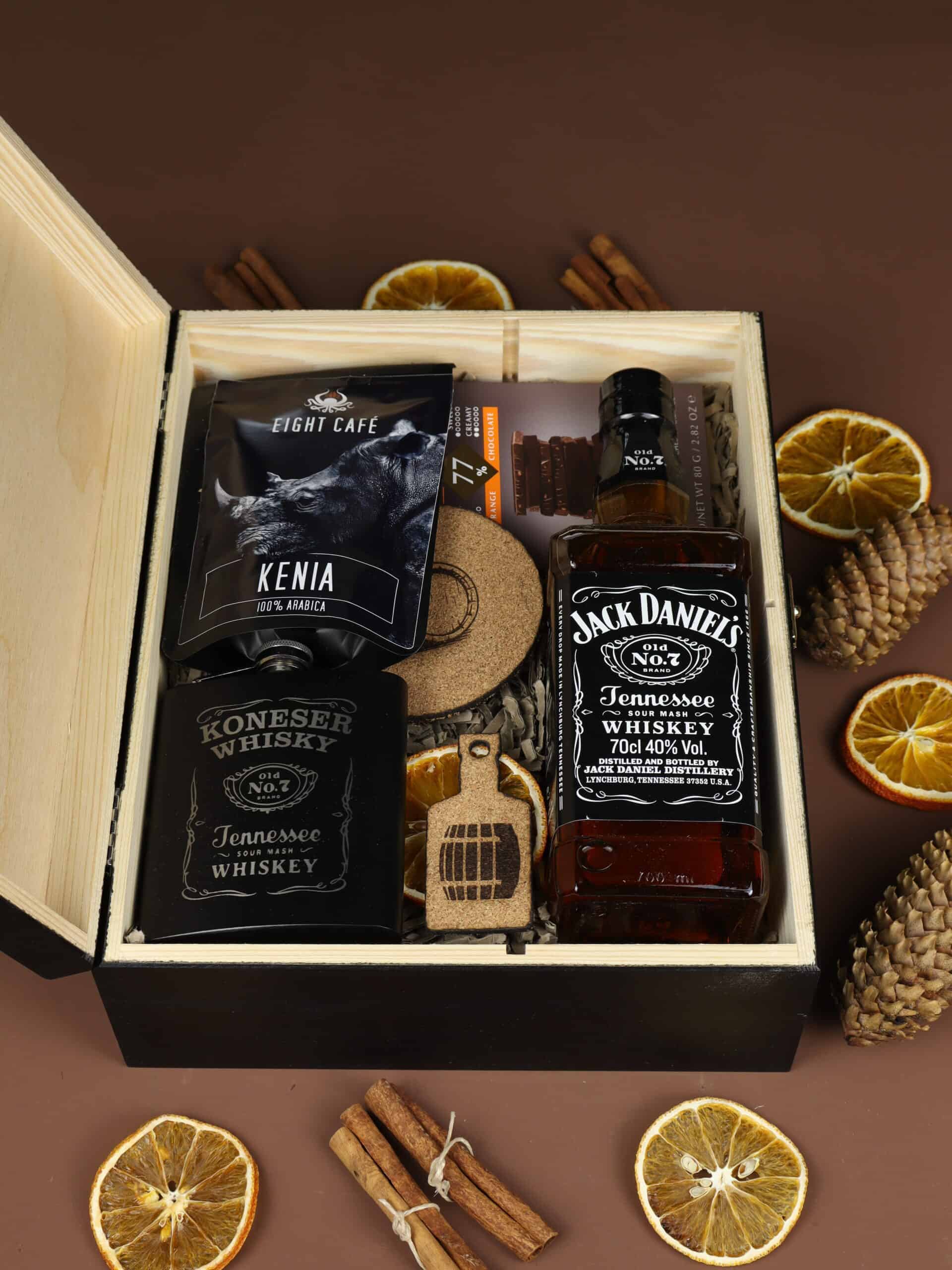 Zestaw dla faceta z Jack Daniels i kawą i podkładkami