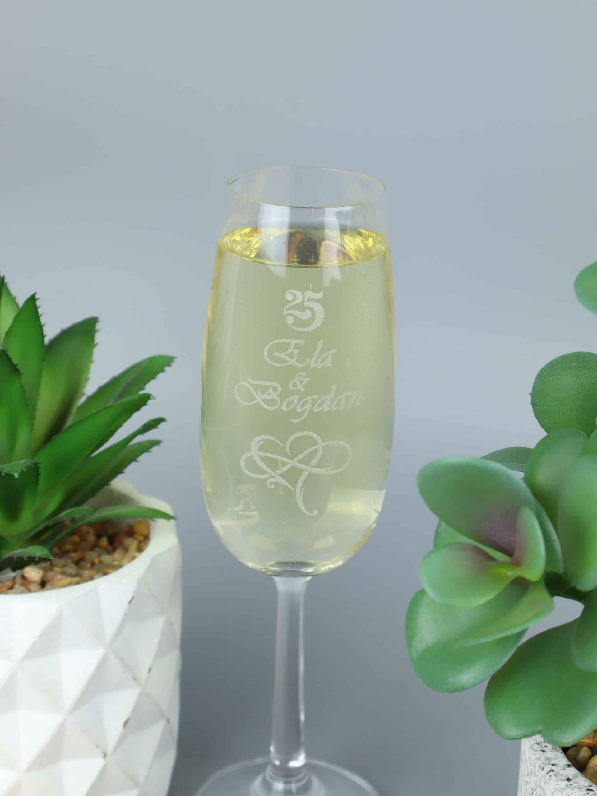 Kieliszek z grawerem dla małżeństwa