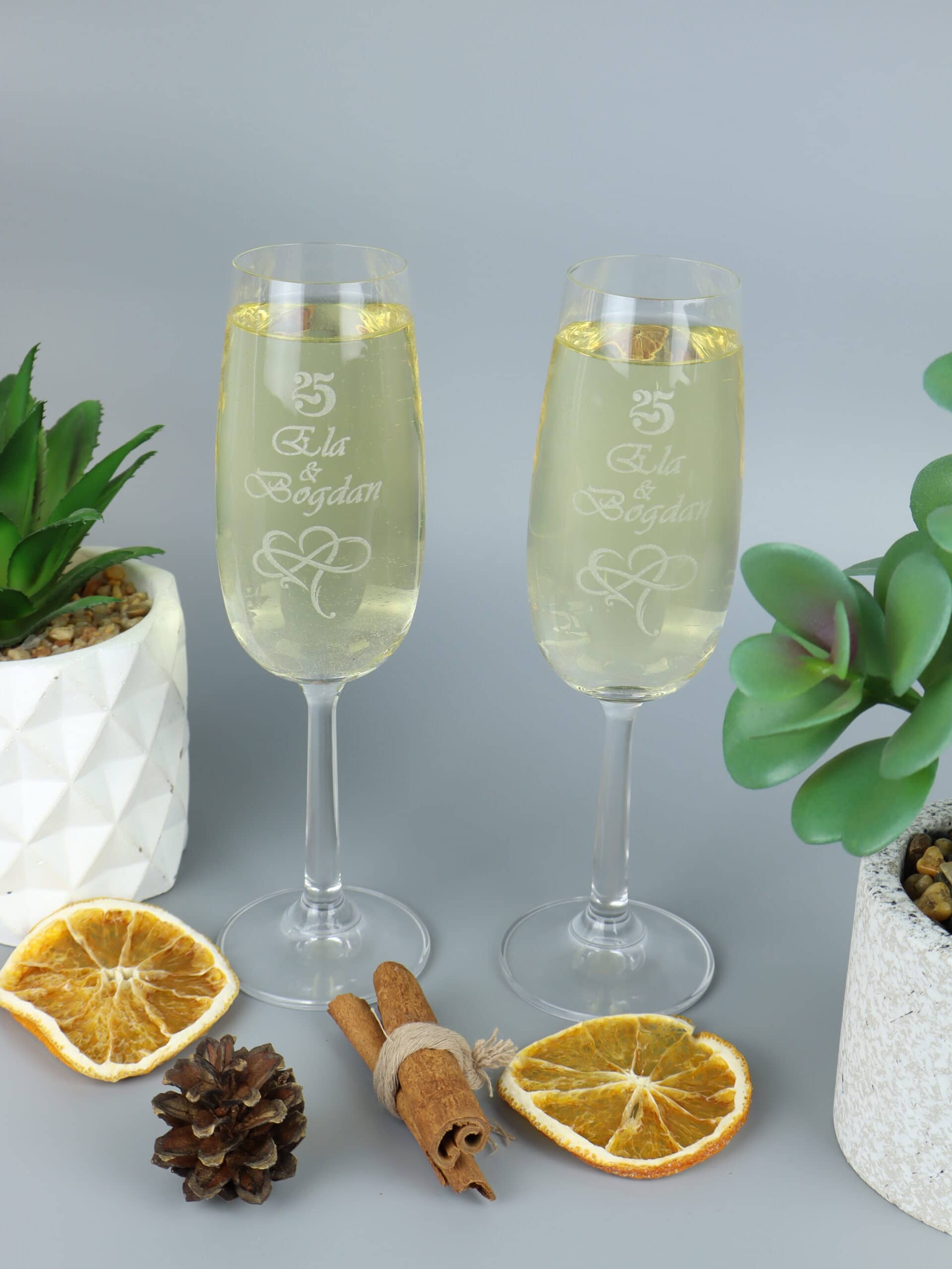 Kieliszki z grawerem na rocznicę ślubu