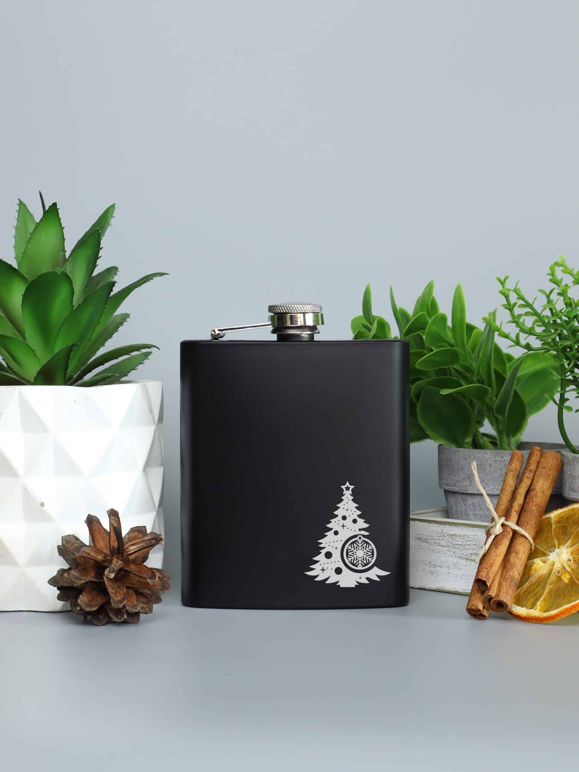 Piersiówka z grawerem na święta dla niego