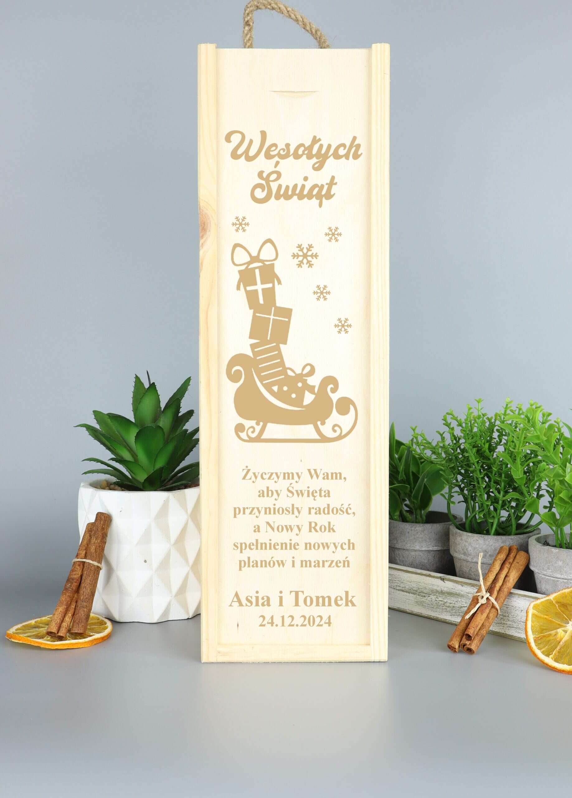 Skrzynka z grawerem na święta dla niej