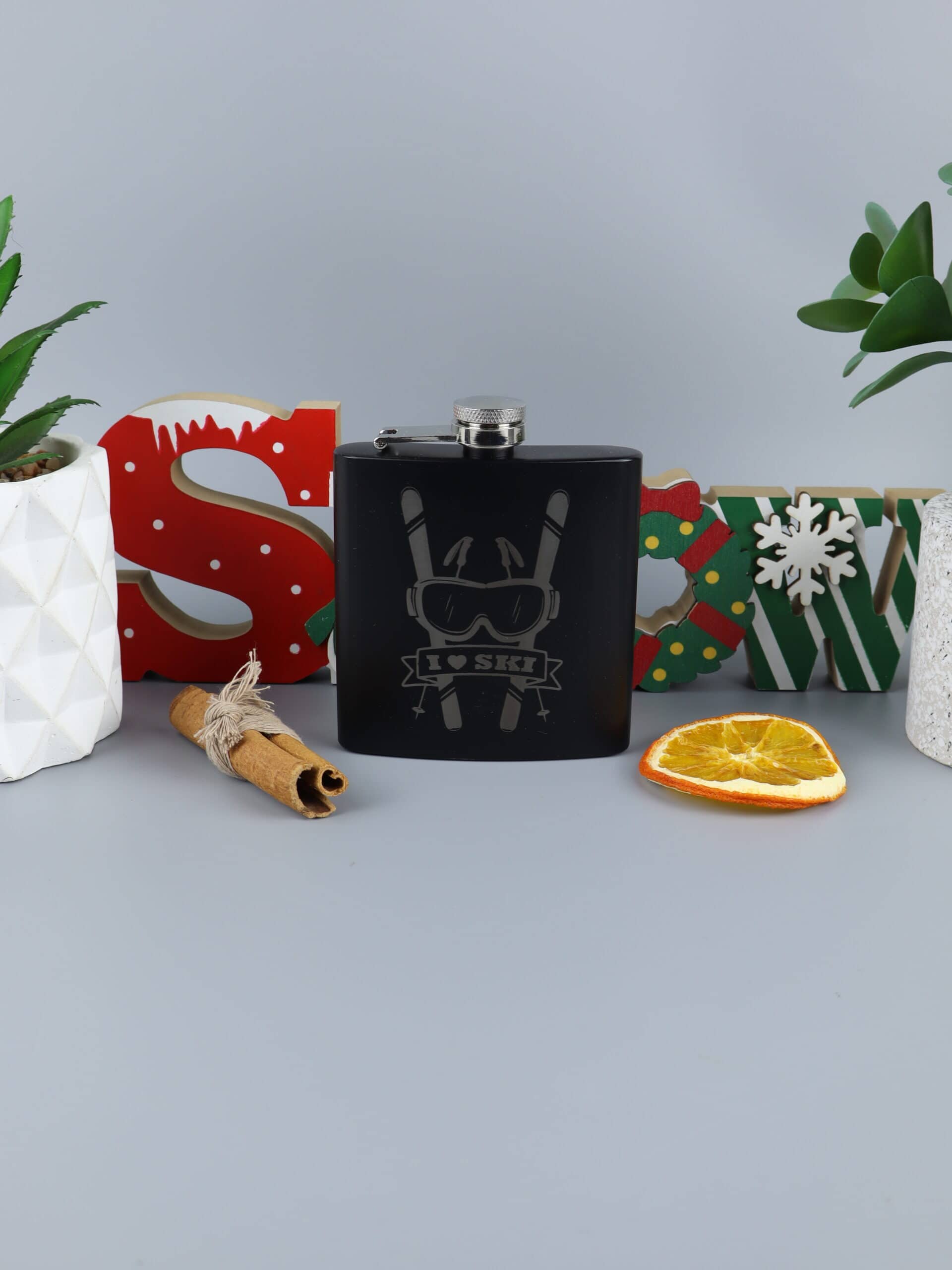 Piersiówka dla narciarza z grawerem