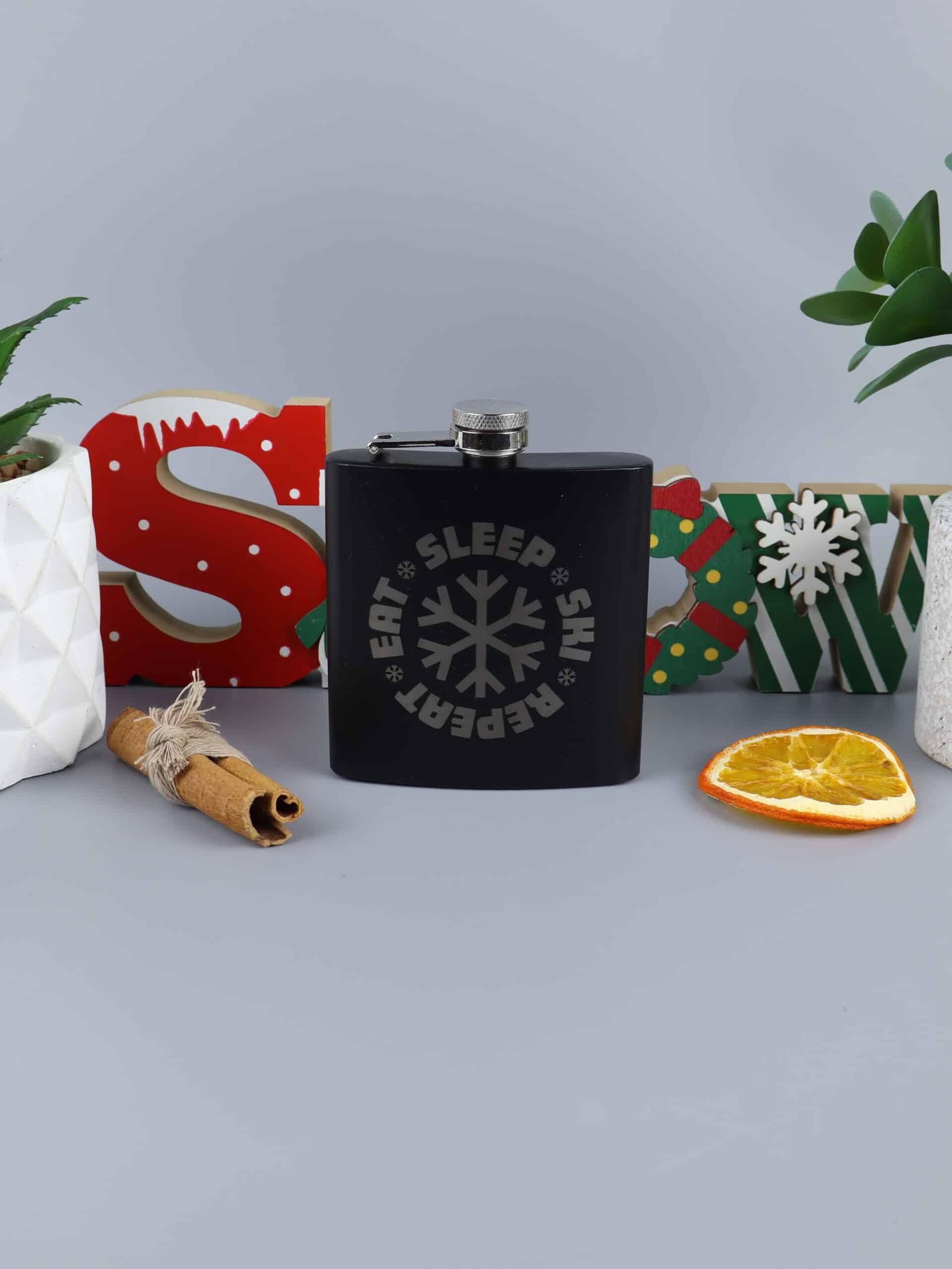 Piersiówka z grawerem dla niej