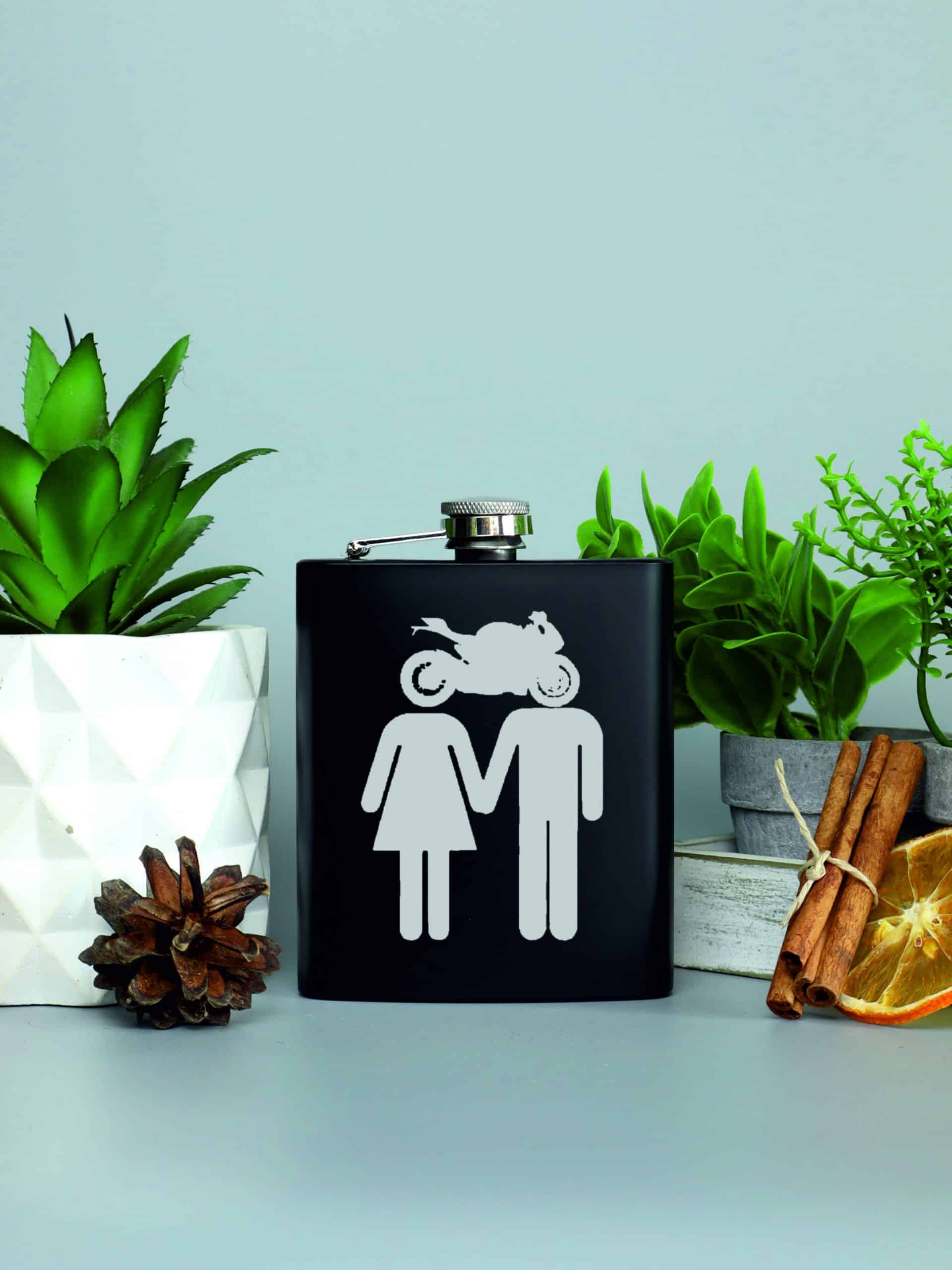 Piersiówka dla pary z motorem