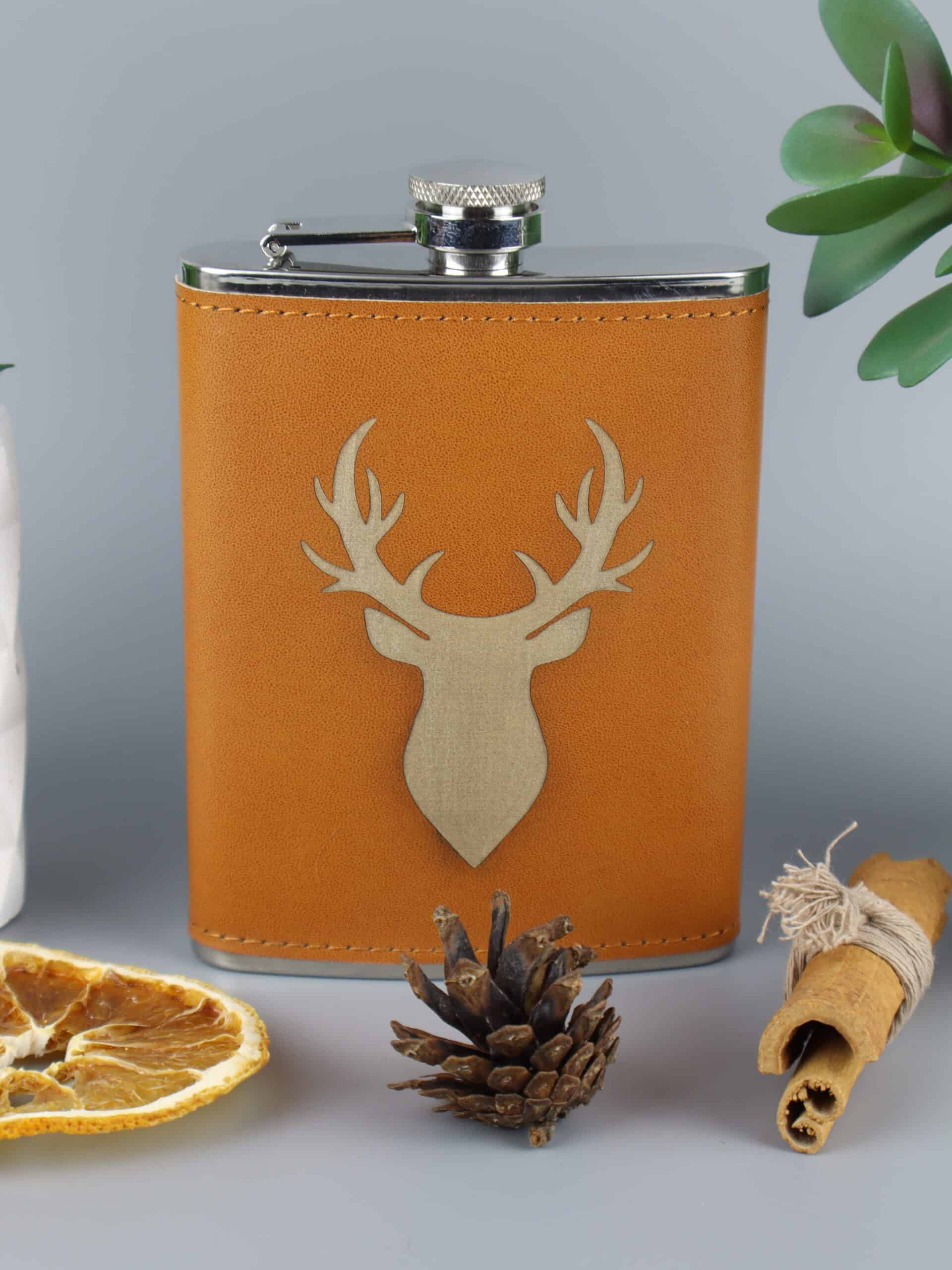 Piersiówka z grawerem dla mężczyzny