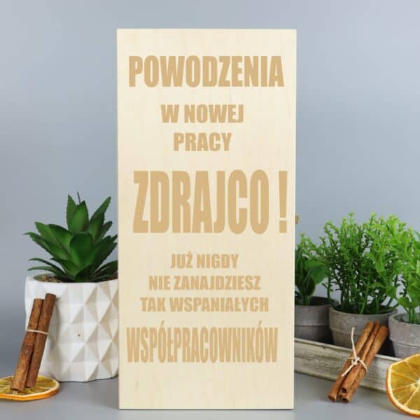 Skrzynka z grawerem dla odchodzącego z pracy