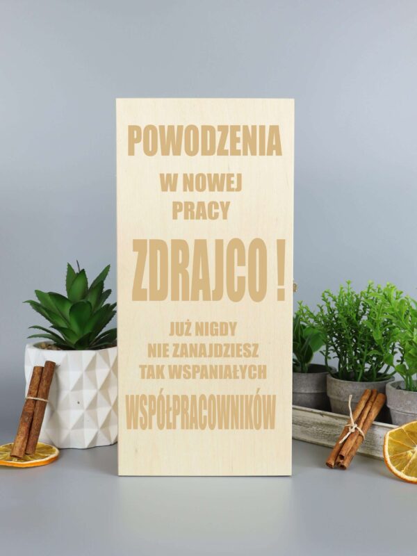 Skrzynka z grawerem dla odchodzącego z pracy