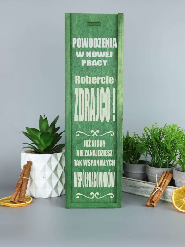Skrzynka z grawerem dla pracownika