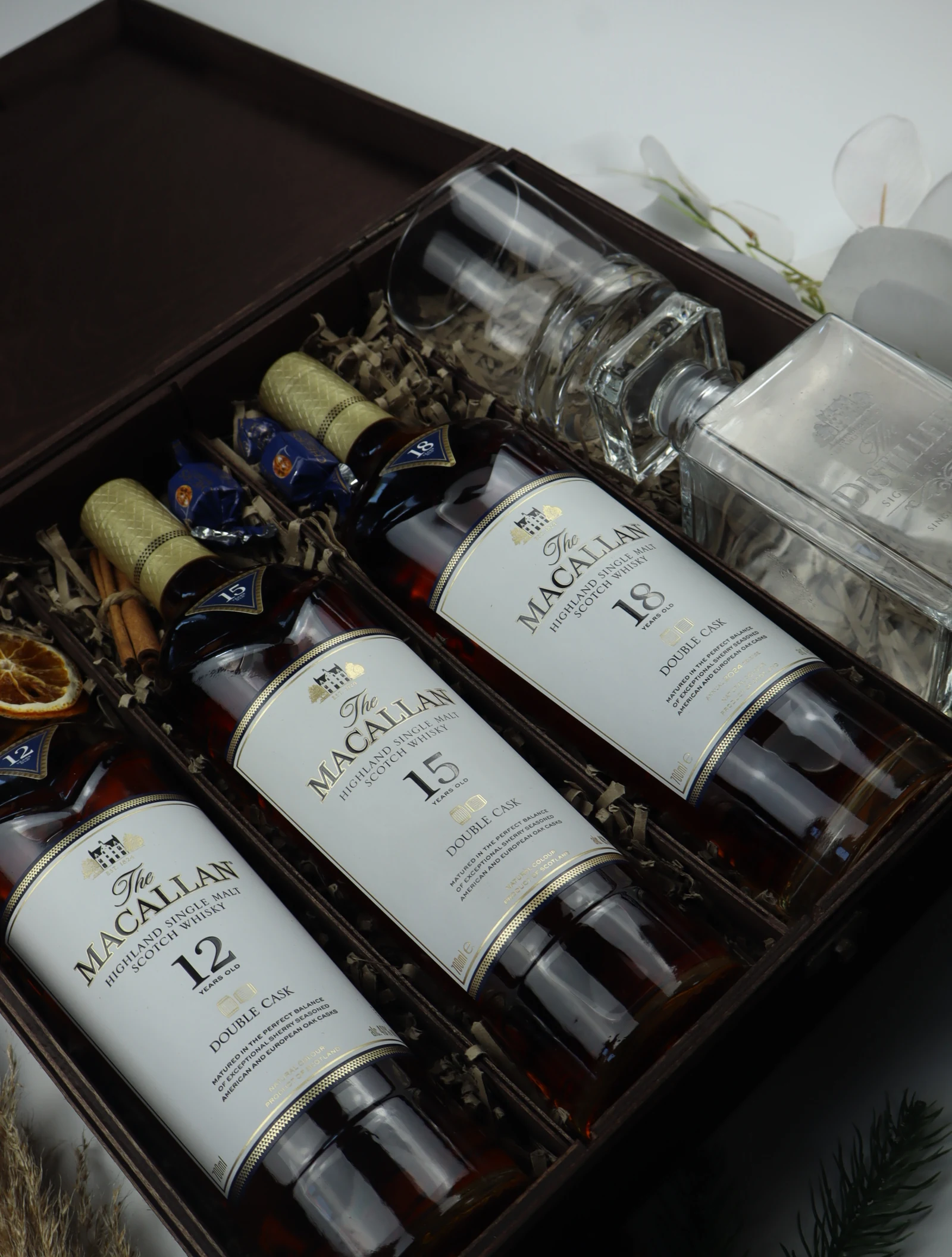 macallan trzy whisky drewniana skrzynka