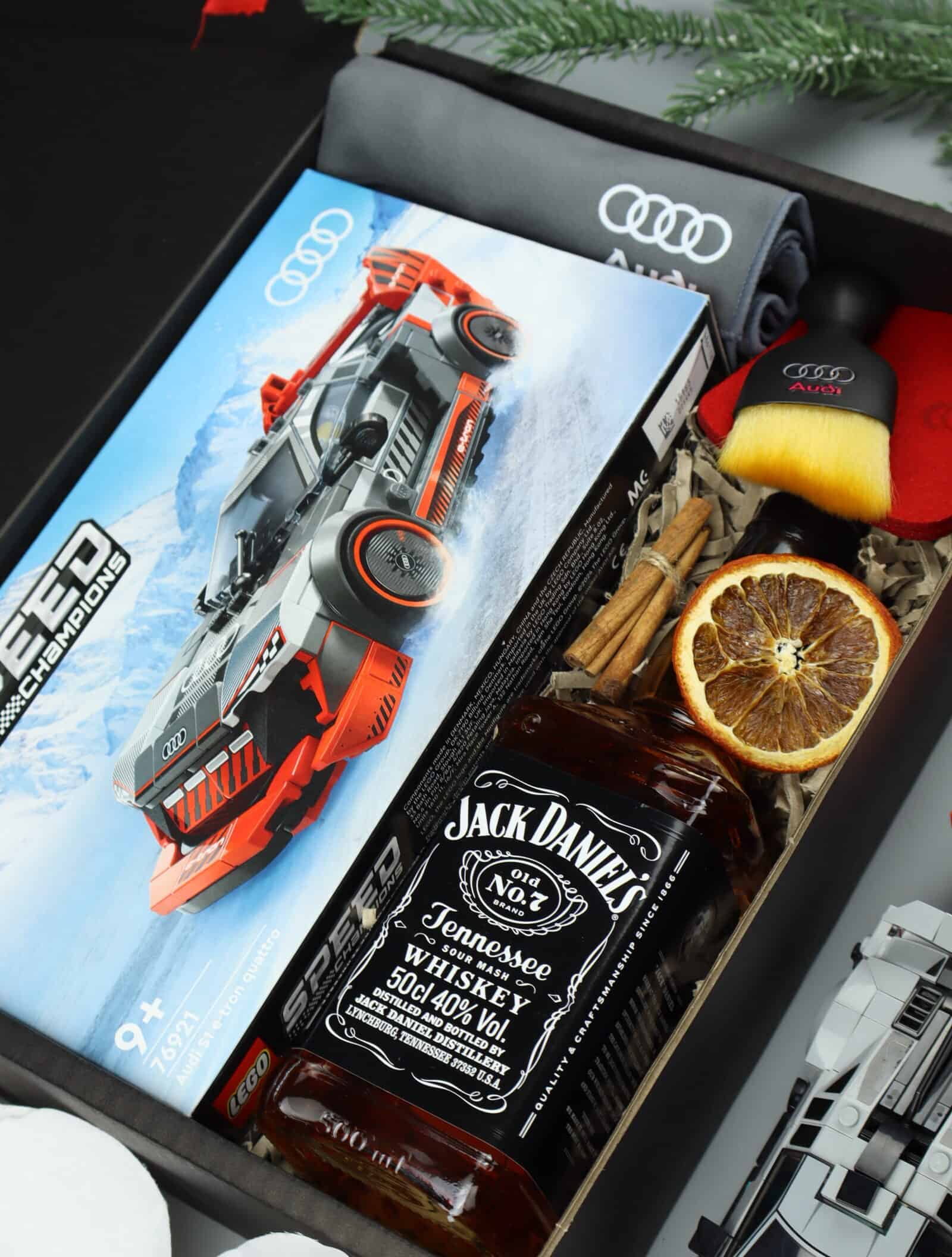 zestaw lego i whisky jack daniels
