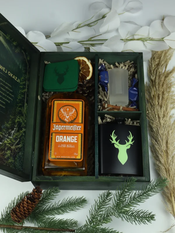 Personalizowany prezent Jagermeister Orange w zielonej skrzynce z piersiówką i grawerem