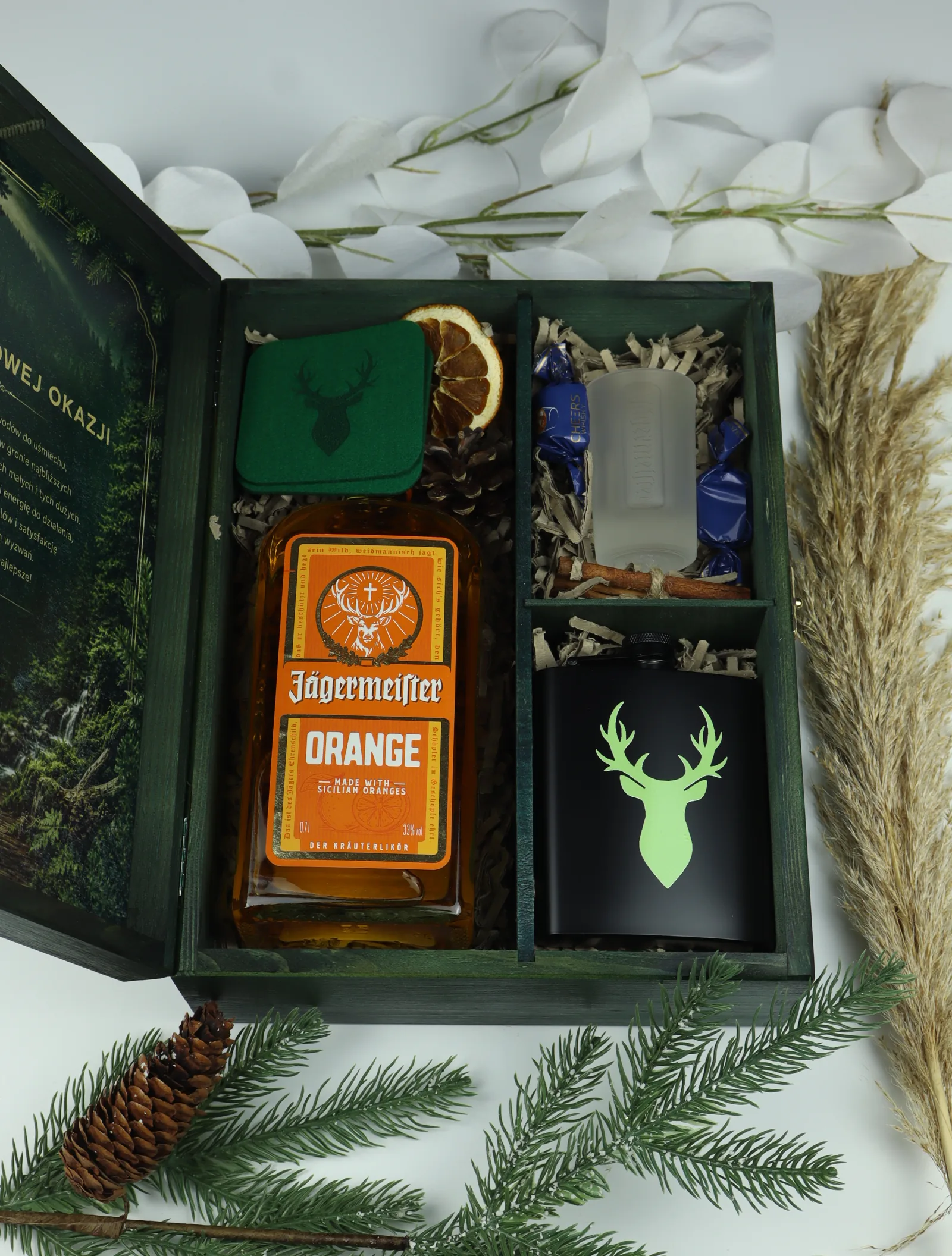 Personalizowany prezent Jagermeister Orange w zielonej skrzynce z piersiówką i grawerem