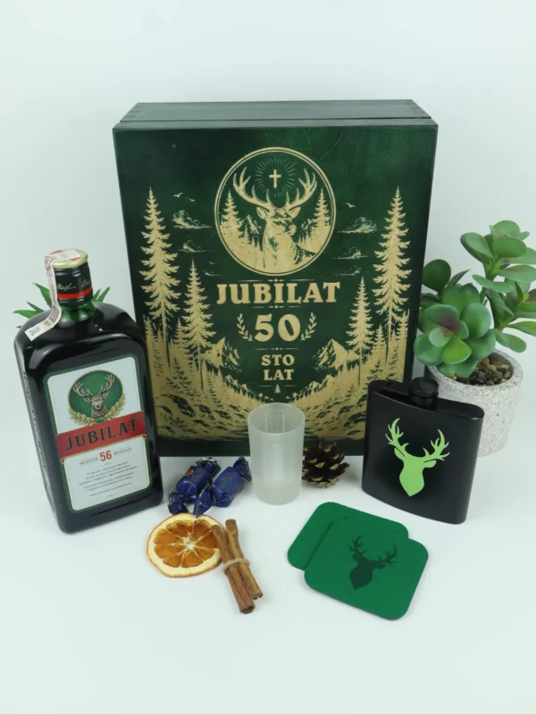 Zestaw prezentowy jager green z butelką, piersiówką i skrzynką z jeleniem