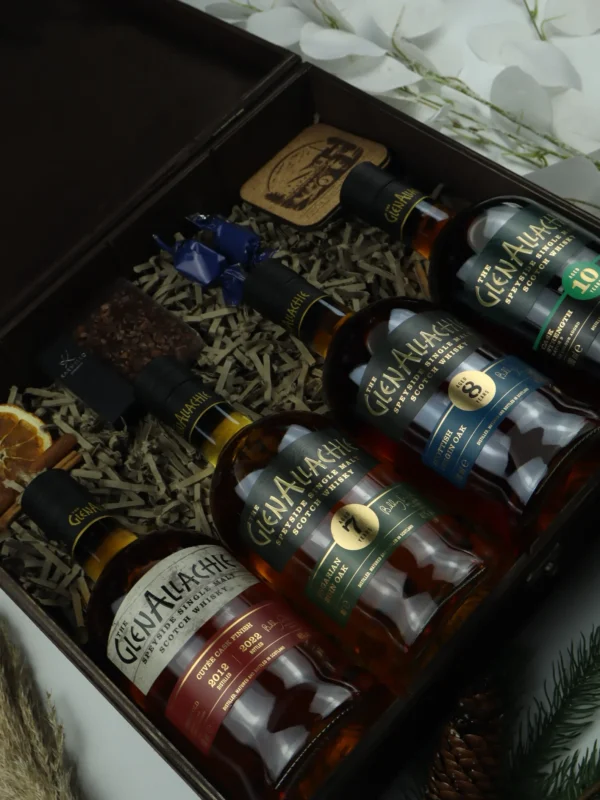 Zestaw prezentowy GlenAllachie z czterema whisky w drewnianej skrzynce