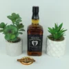 Jack daniels na wieczor kawalerski z czarną etykietą i motywem smokingu