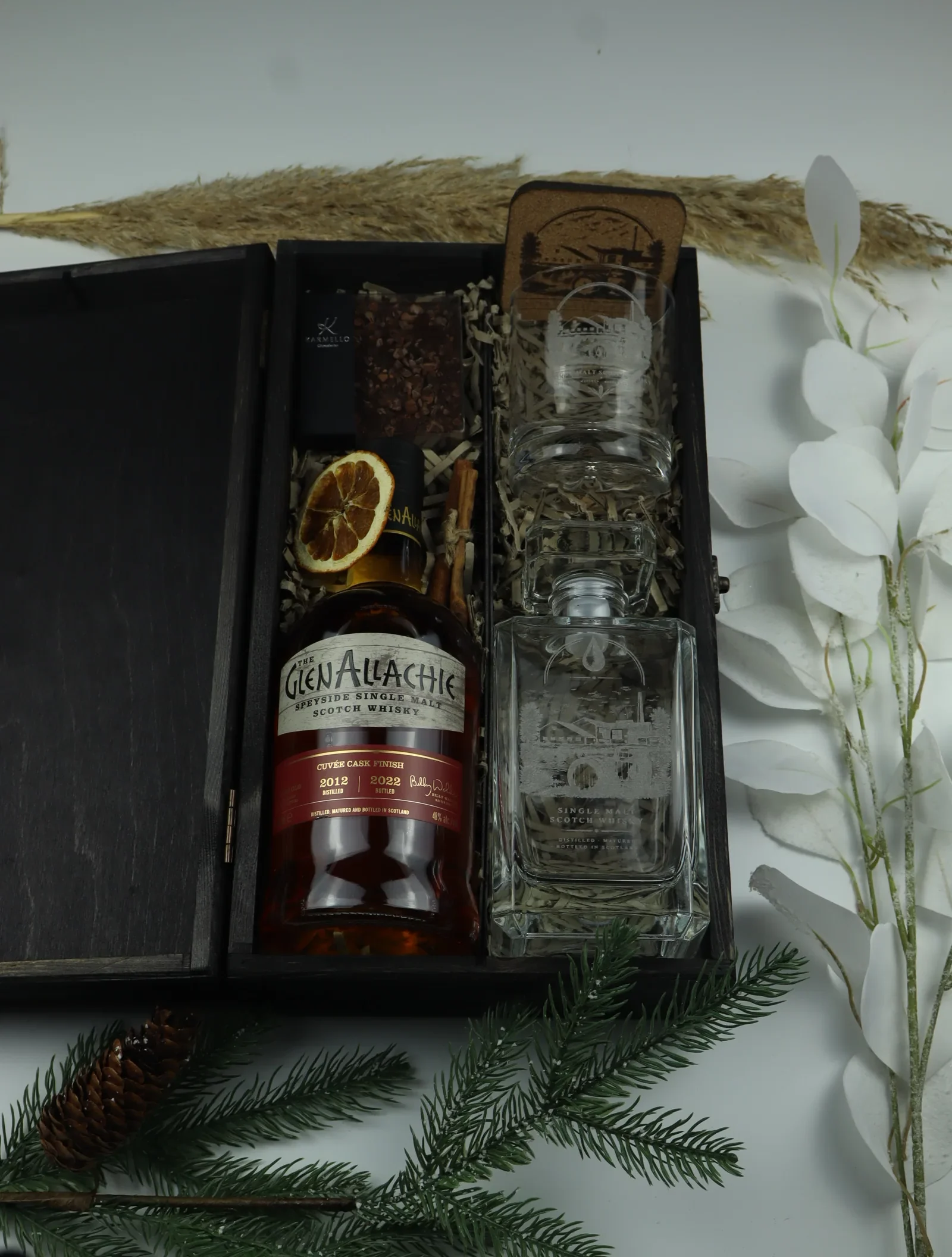 Zestaw whisky z grawerem GlenAllachie z karafką i szklanką w skrzynce