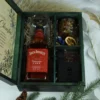 Prezent dla rodziców chrzestnych Jack Daniels w drewnianej skrzynce z grawerem