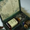 Personalizowany prezent dla rodziców chrzestnych z Jack Daniels Honey w skrzynce z grawerem