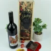 Prezent dla nauczyciela z winem Primitivo w drewnianej skrzynce z kolorowym nadrukiem